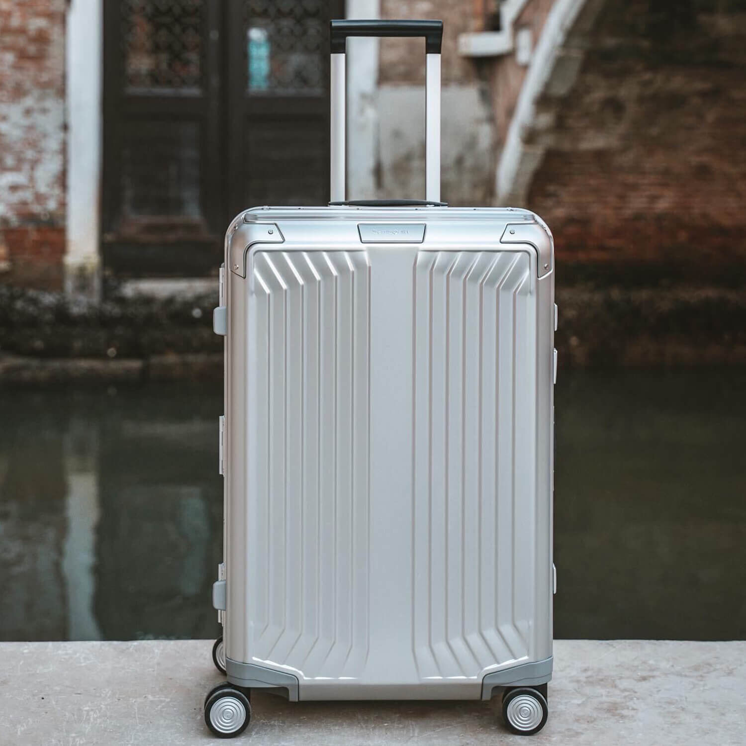 Samsonite aluminum luggage outlet