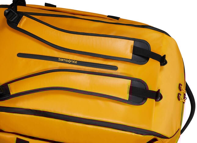 Mit Rucksackträgern