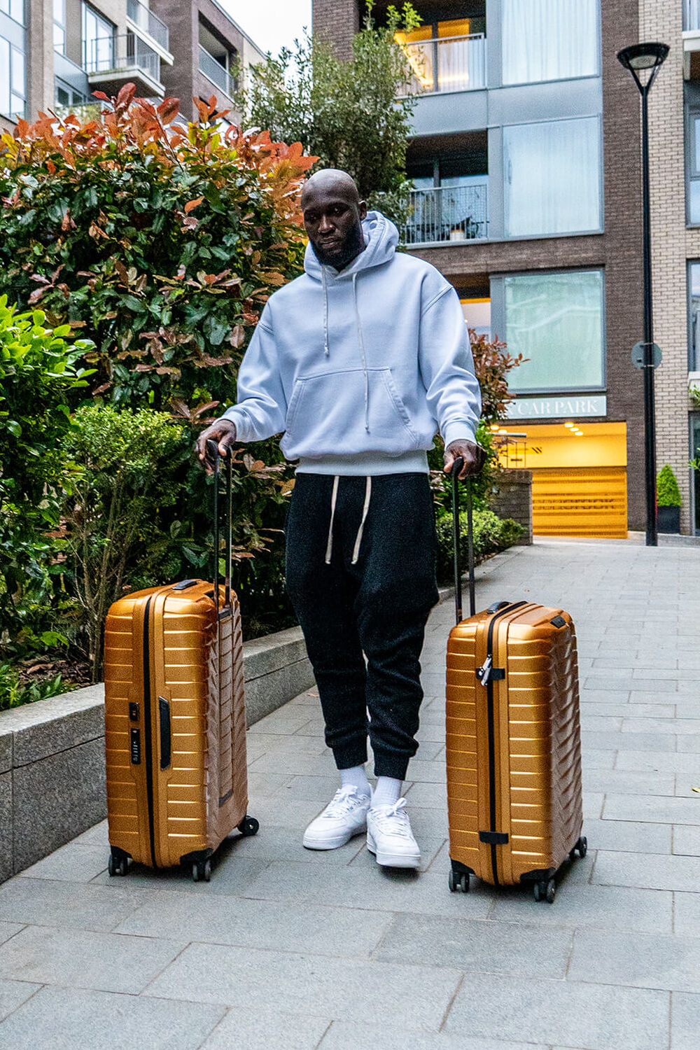 Samsonite REISEN WIE EIN FUSSBALLSTAR REISEN WIE EIN FUSSBALLSTAR