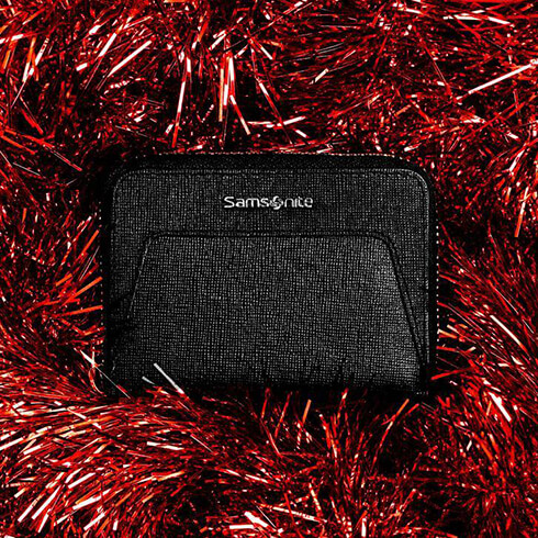 Our Satiny shoulder bag steals the spotlight.