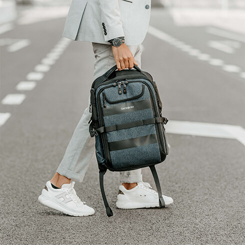 An invaluable asset for commuters and business travellers alike, Bleisure is a dedicated collection designed around the need to properly organise your business tools and your personal belongings/clothes at the same time