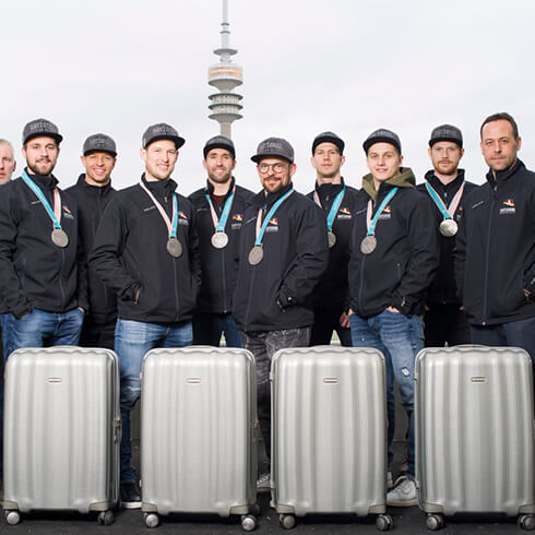 Lite-Cube - Congratulations to the silver medal winners in PyeongChang! The German national ice hockey players will travel with their personalised Samsonite cases as of now!